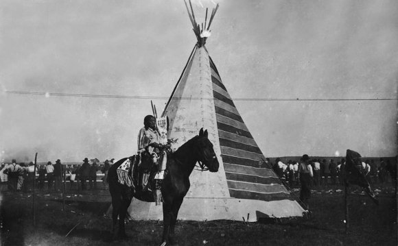 The Tipi with Battle Pictures