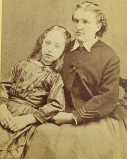 cool-post-mortem-photographs-mother-daughter